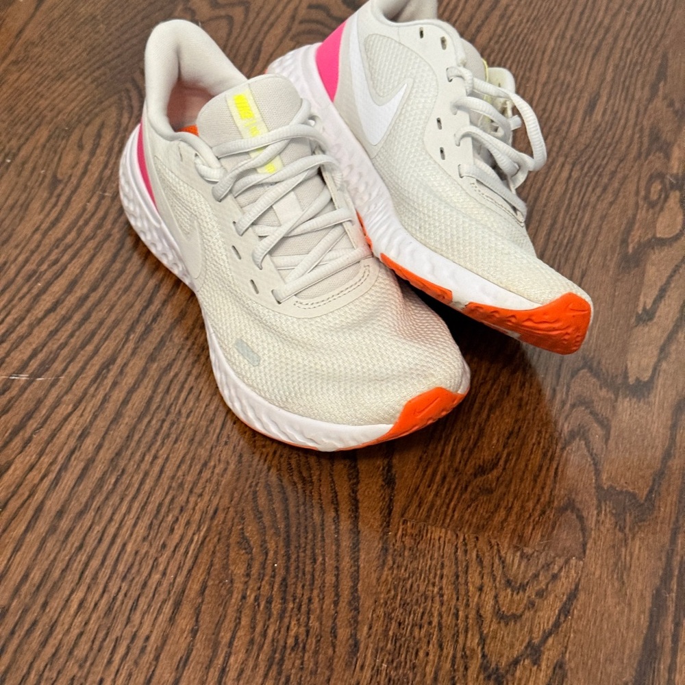 Nike Women's Revolution